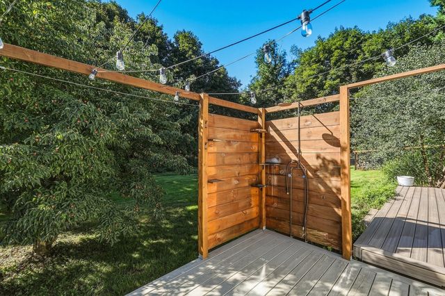 16 Hunting Lane, Wilbraham, MA 01095