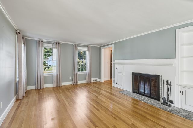 16 Hunting Lane, Wilbraham, MA 01095