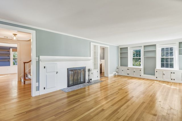 16 Hunting Lane, Wilbraham, MA 01095