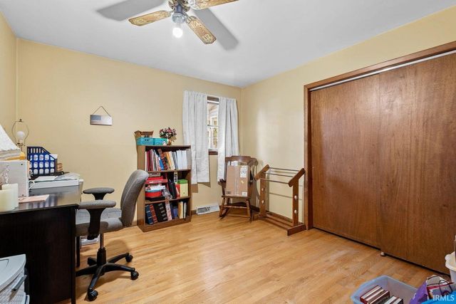 602 Forsythia St SE Common, Demotte, IN 46310