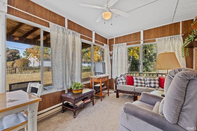 602 Forsythia St SE Common, Demotte, IN 46310