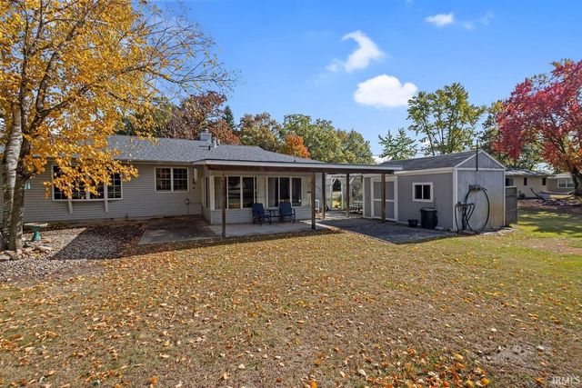 602 Forsythia St SE Common, Demotte, IN 46310