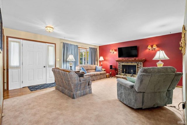 602 Forsythia St SE Common, Demotte, IN 46310