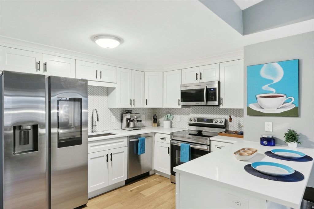115 W 7th St 3, Boston, MA 02127