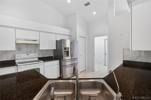 7947 W Venable Street, Crystal River, FL 34429