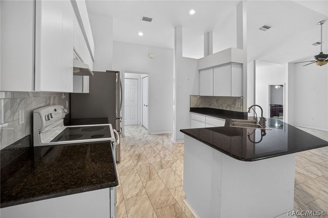 7947 W Venable Street, Crystal River, FL 34429
