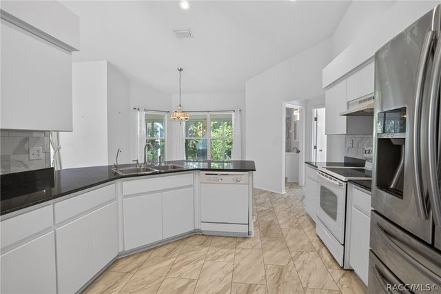 7947 W Venable Street, Crystal River, FL 34429