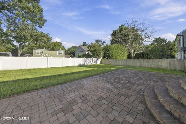 43 Salem Lane, Little Silver, NJ 07739