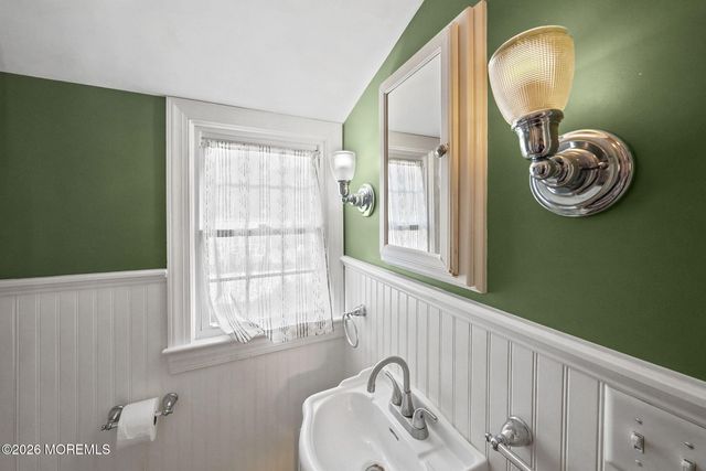 43 Salem Lane, Little Silver, NJ 07739