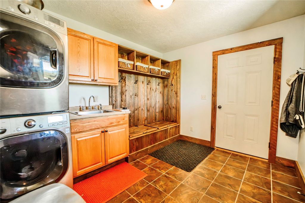 240 E Highwood Road, Belt, MT 59412 photo 4