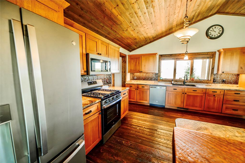 240 E Highwood Road, Belt, MT 59412 photo 2