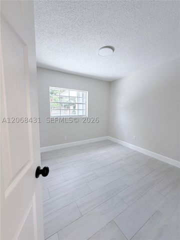 4492 NW 180th St, Miami Gardens, FL 33055