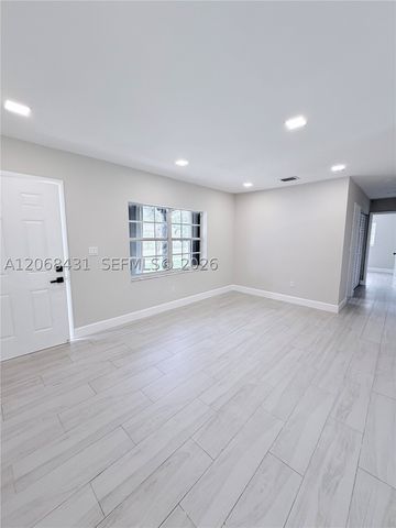 4492 NW 180th St, Miami Gardens, FL 33055