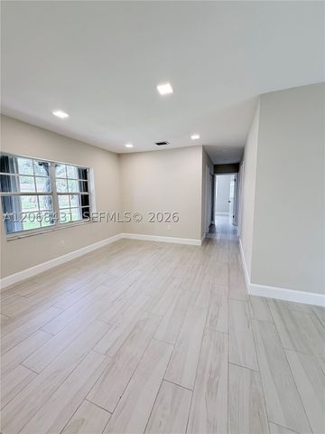 4492 NW 180th St, Miami Gardens, FL 33055
