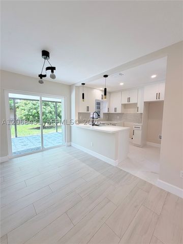 4492 NW 180th St, Miami Gardens, FL 33055
