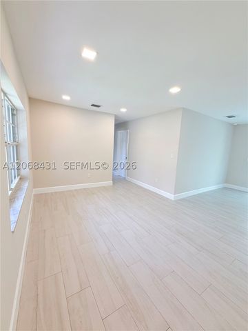 4492 NW 180th St, Miami Gardens, FL 33055