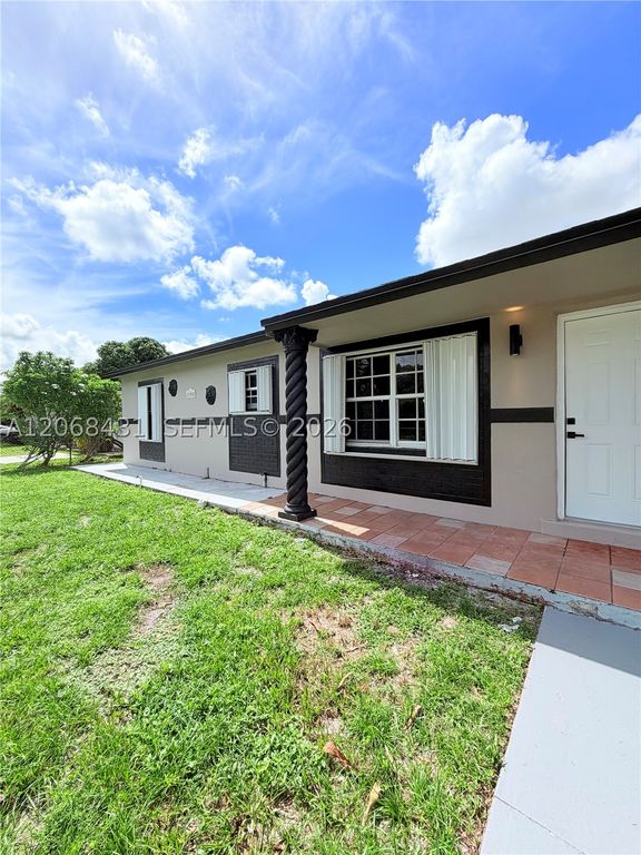 4492 NW 180th St, Miami Gardens, FL 33055