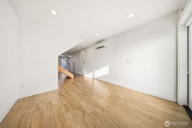 1055 S Cloverdale Street, Seattle, WA 98108