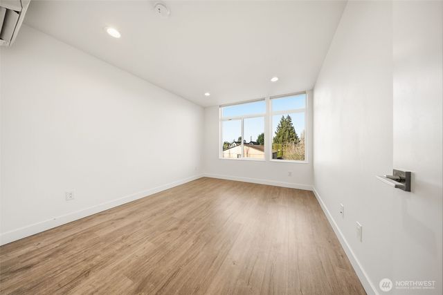 1055 S Cloverdale Street, Seattle, WA 98108