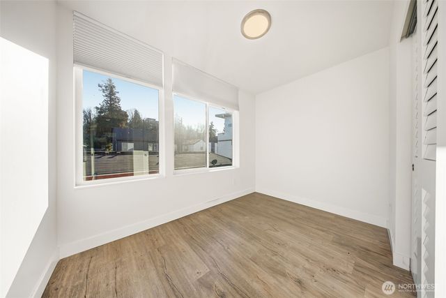 1055 S Cloverdale Street, Seattle, WA 98108