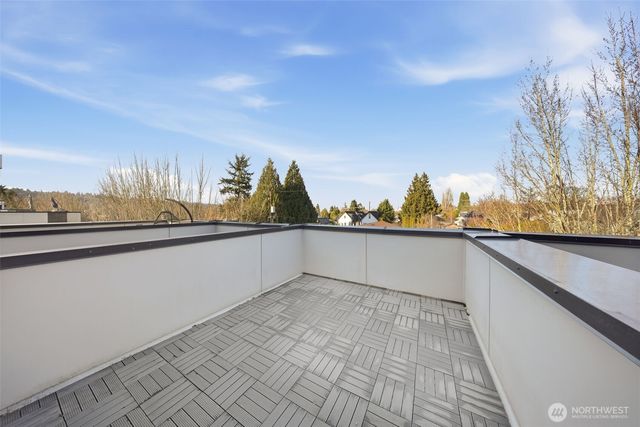 1055 S Cloverdale Street, Seattle, WA 98108