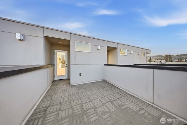 1055 S Cloverdale Street, Seattle, WA 98108