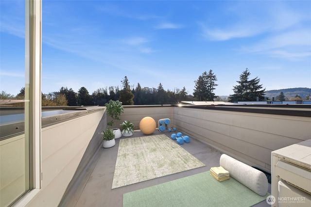 1055 S Cloverdale Street, Seattle, WA 98108