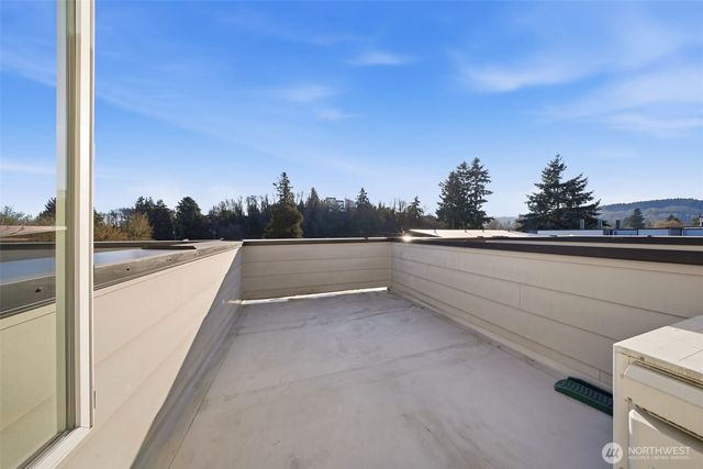 1055 S Cloverdale Street, Seattle, WA 98108