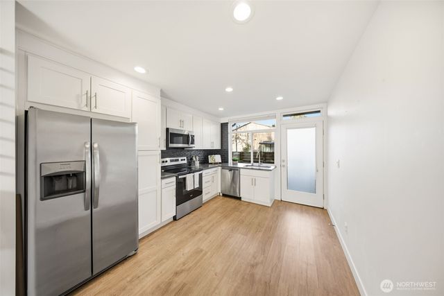 1055 S Cloverdale Street, Seattle, WA 98108