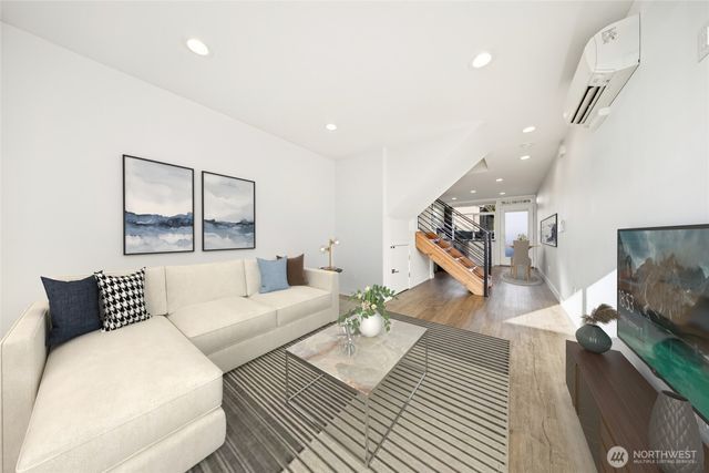 1055 S Cloverdale Street, Seattle, WA 98108