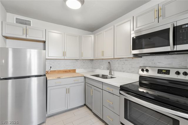 304 Orland Street 38, Las Vegas, NV 89107