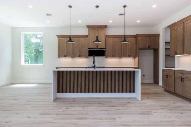 8806 Dogwood Dr, Tomball, TX 77375