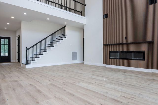 8806 Dogwood Dr, Tomball, TX 77375
