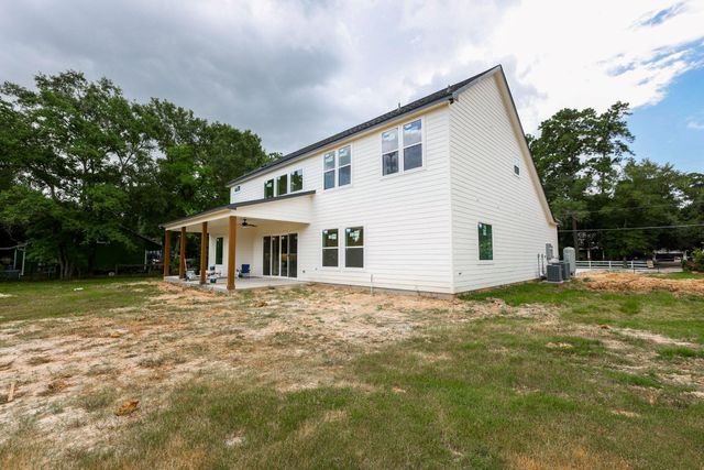 8806 Dogwood Dr, Tomball, TX 77375