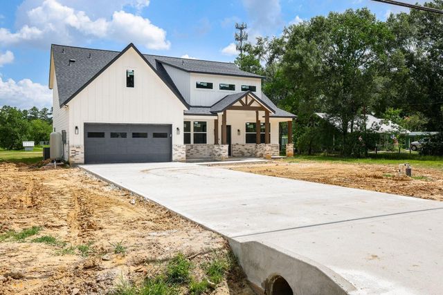8806 Dogwood Dr, Tomball, TX 77375