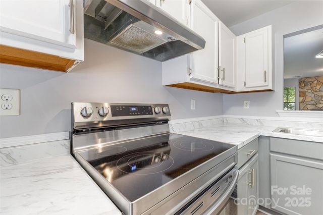 6319 Windsor Gate Lane, Charlotte, NC 28215