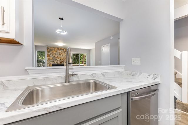 6319 Windsor Gate Lane, Charlotte, NC 28215