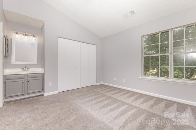 6319 Windsor Gate Lane, Charlotte, NC 28215