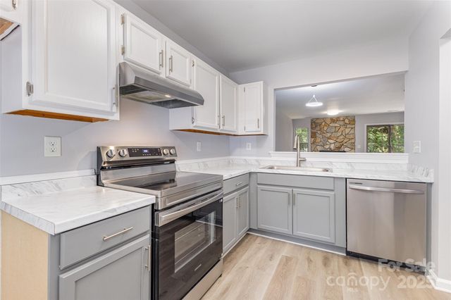 6319 Windsor Gate Lane, Charlotte, NC 28215