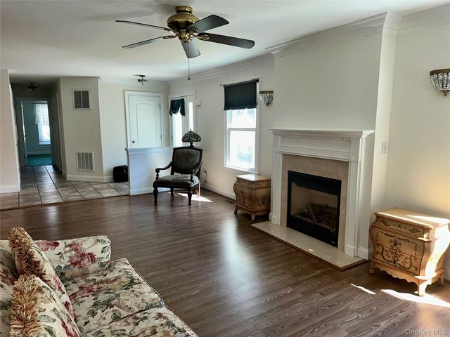 5 White Oak Court 5, Coram, NY 11727