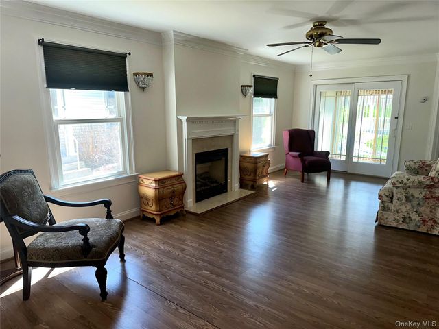 5 White Oak Court 5, Coram, NY 11727