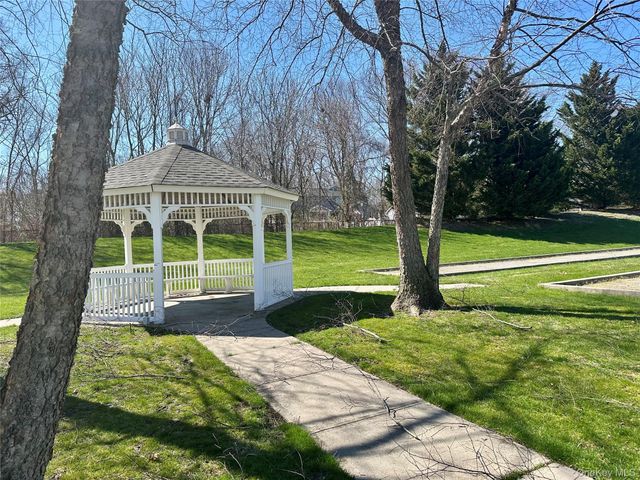 5 White Oak Court 5, Coram, NY 11727