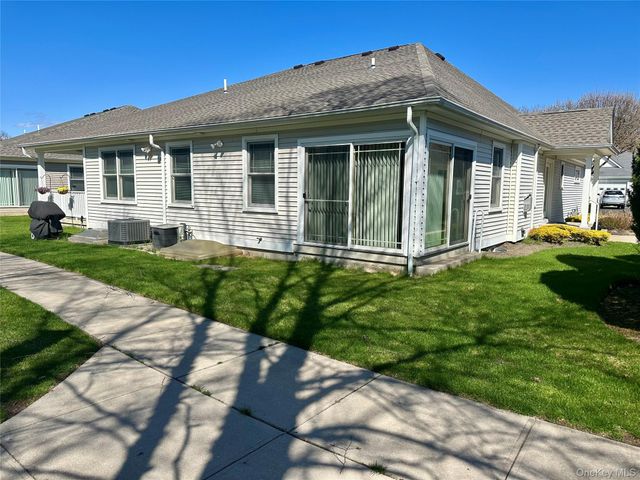 5 White Oak Court 5, Coram, NY 11727