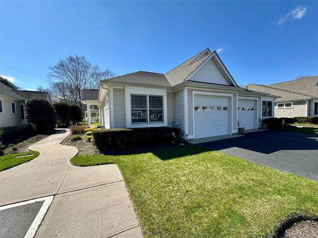 5 White Oak Court 5, Coram, NY 11727