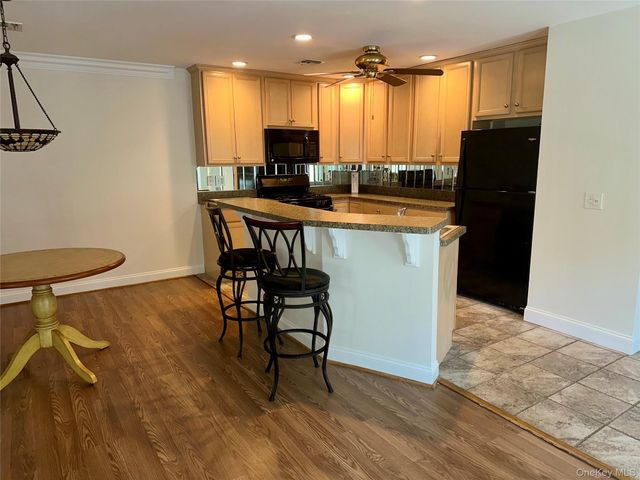 5 White Oak Court 5, Coram, NY 11727