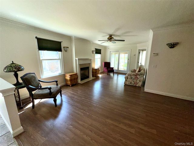 5 White Oak Court 5, Coram, NY 11727