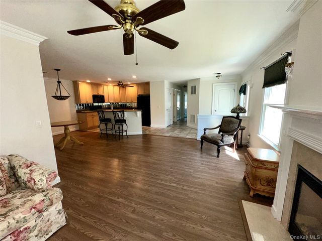5 White Oak Court 5, Coram, NY 11727