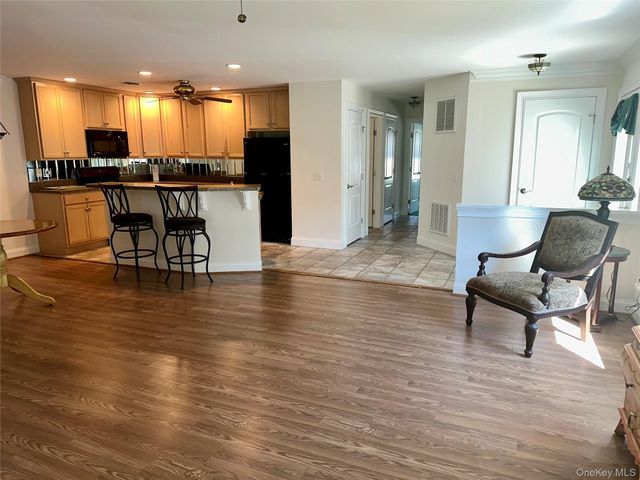 5 White Oak Court 5, Coram, NY 11727
