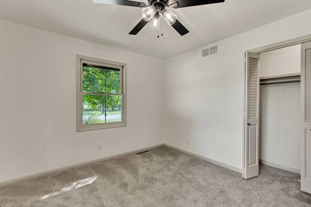 3249 N Hood Ct, Wichita, KS 67204