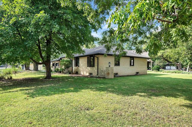3249 N Hood Ct, Wichita, KS 67204